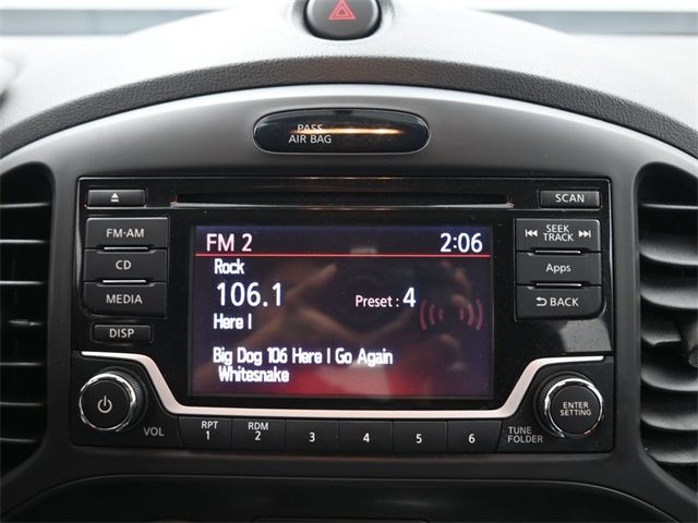 2015 Nissan Juke S photo 2