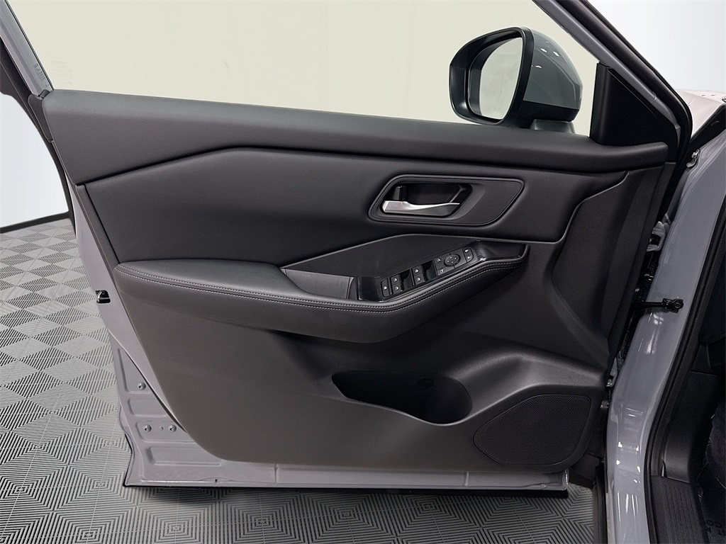 2026 Nissan Rogue SV photo 22