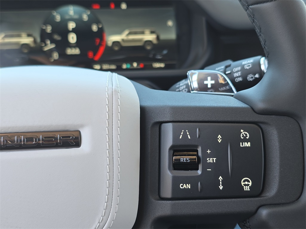 2025 Land Rover Defender 110 V8 photo 17