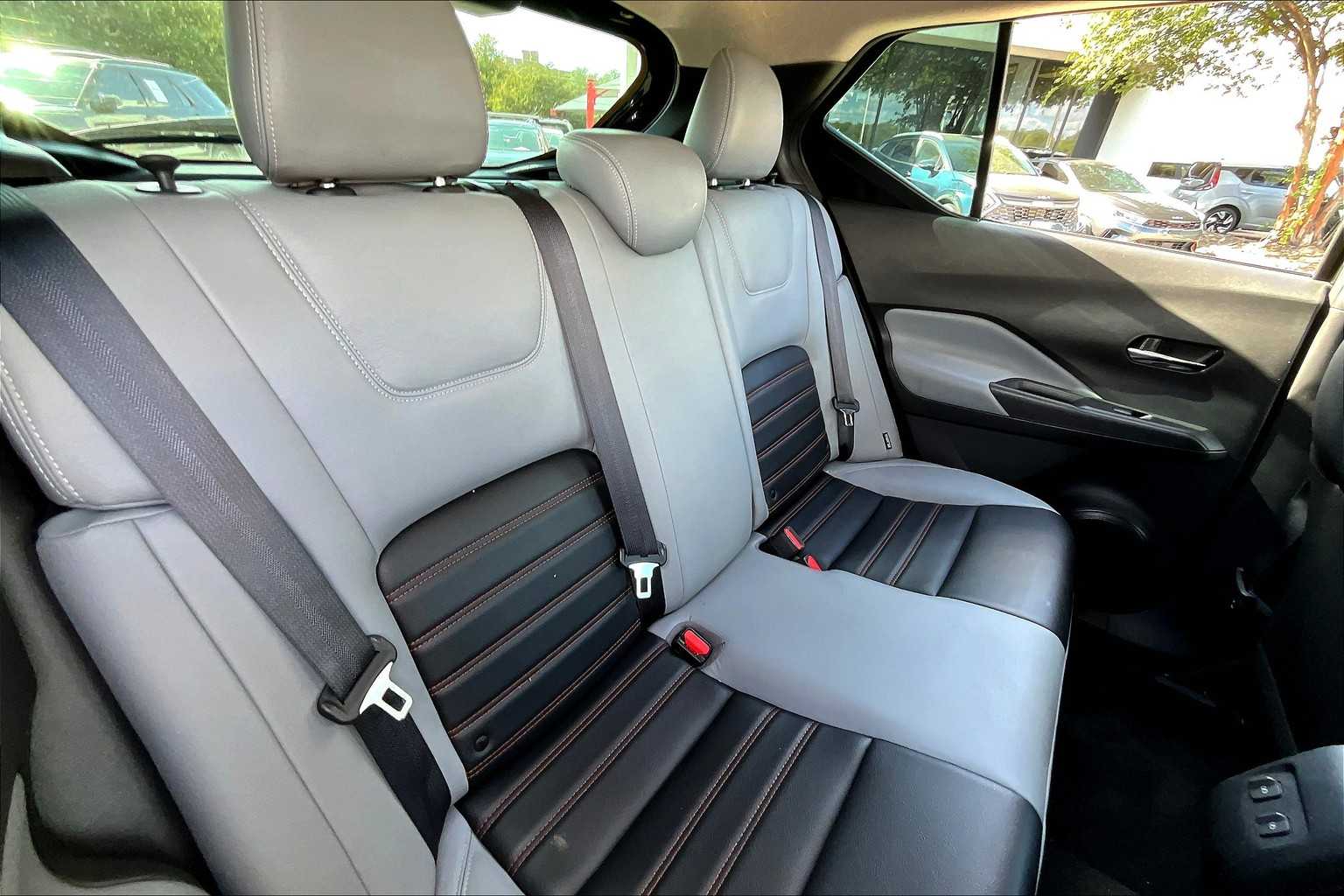 2021 Nissan Kicks SR photo 13
