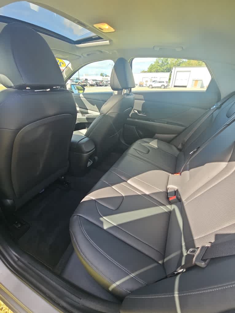 2024 Hyundai Elantra Limited photo 11