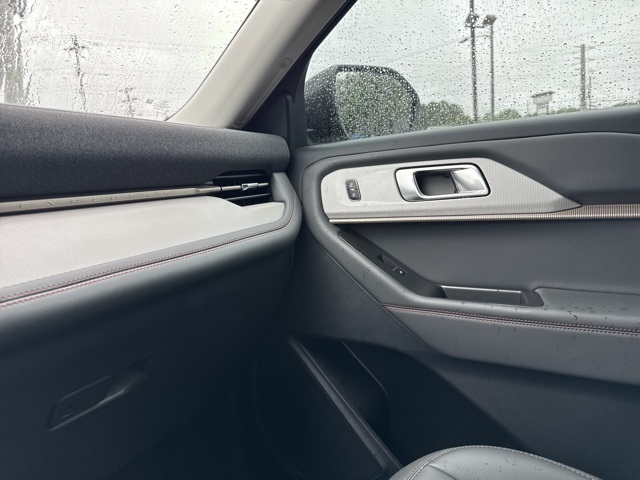 2025 Ford Explorer photo 34
