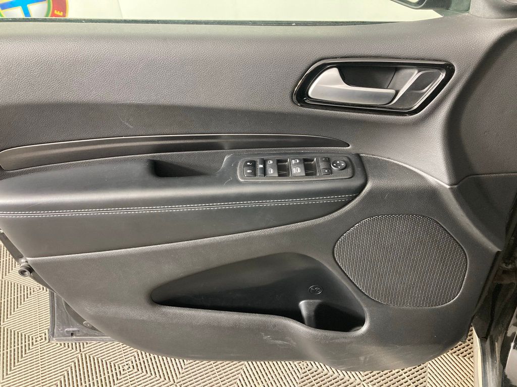 2024 Dodge Durango SXT photo 2