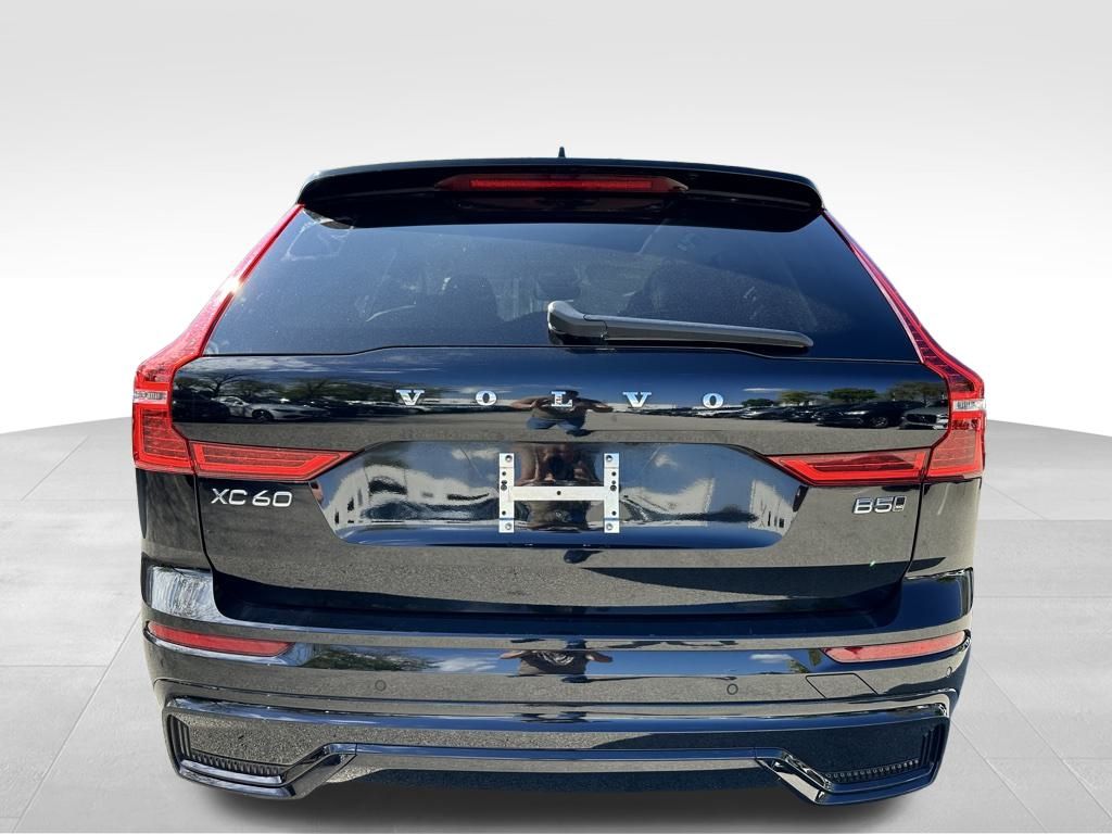 2025 Volvo XC60 B5 Plus photo 5