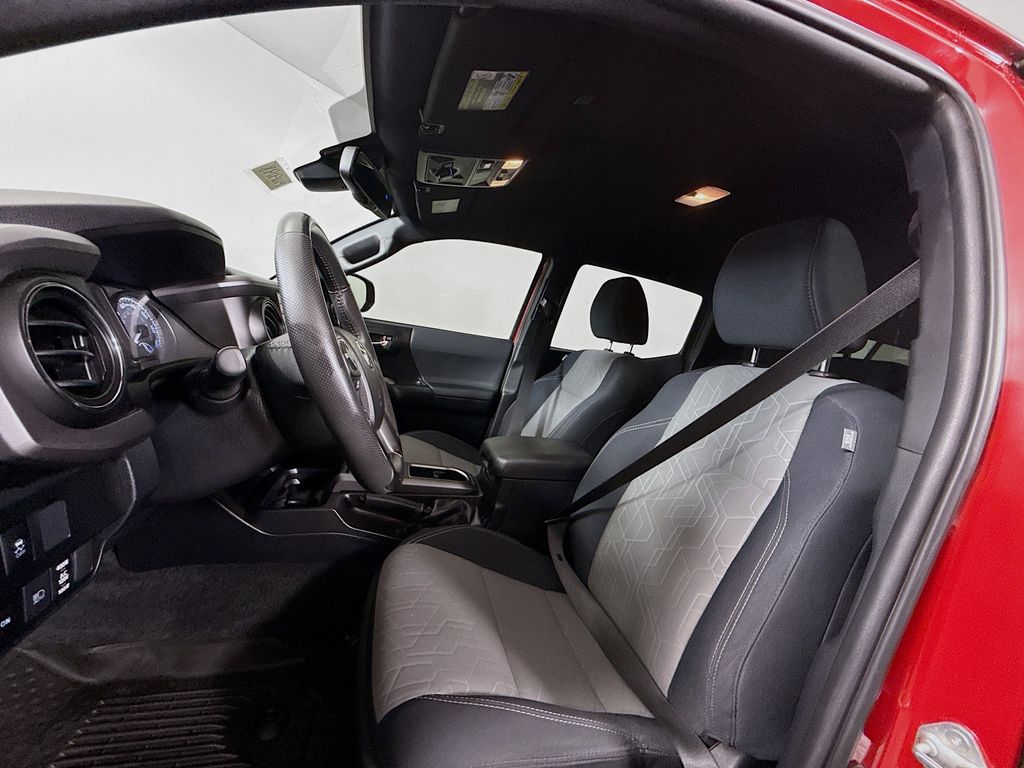 2021 Toyota Tacoma TRD photo 18