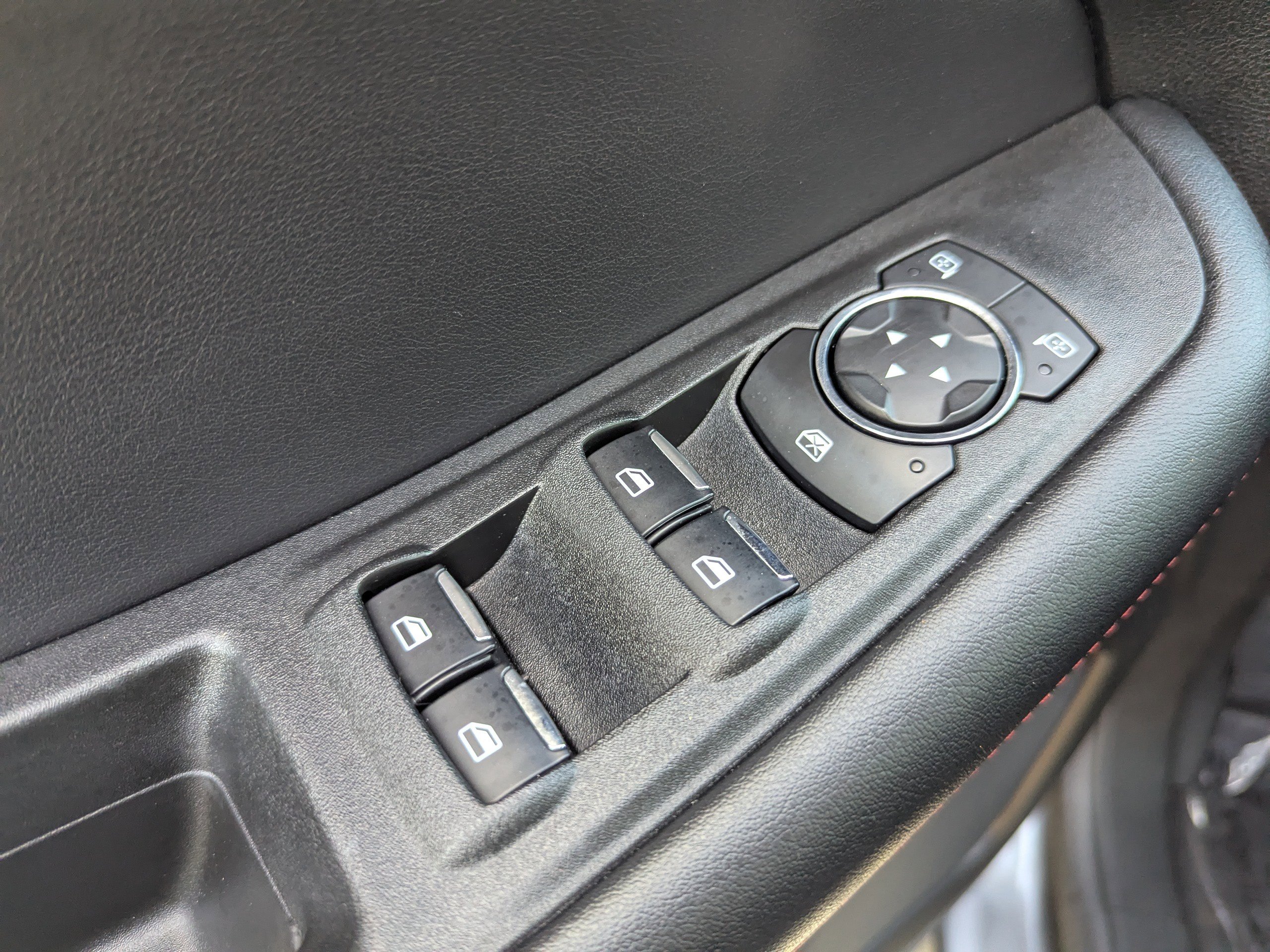 2024 Ford Edge ST-Line photo 17