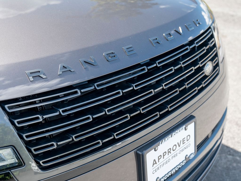 2023 Land Rover Range Rover SE photo 15