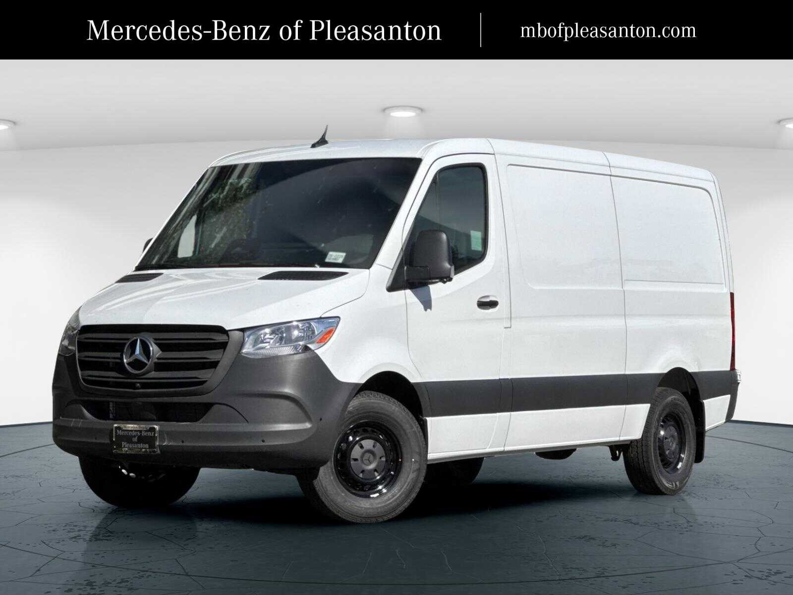 2026 Mercedes-Benz Sprinter Cargo Van Base's photo