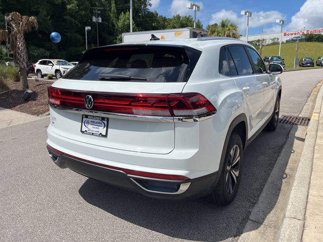 2025 Volkswagen Atlas Cross Sport SE photo 2