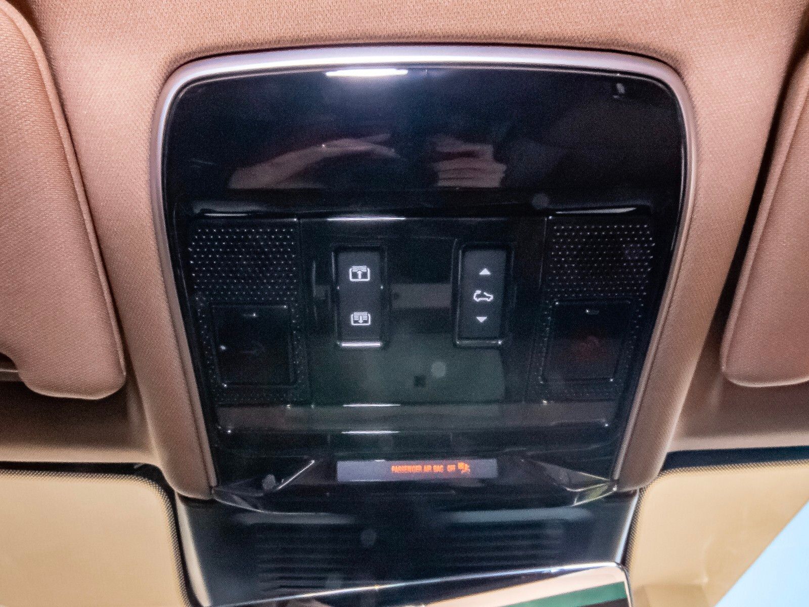 2025 Land Rover Range Rover SE photo 16