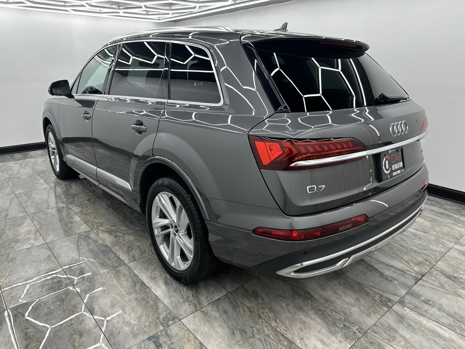 2023 Audi Q7 Premium Plus photo 2