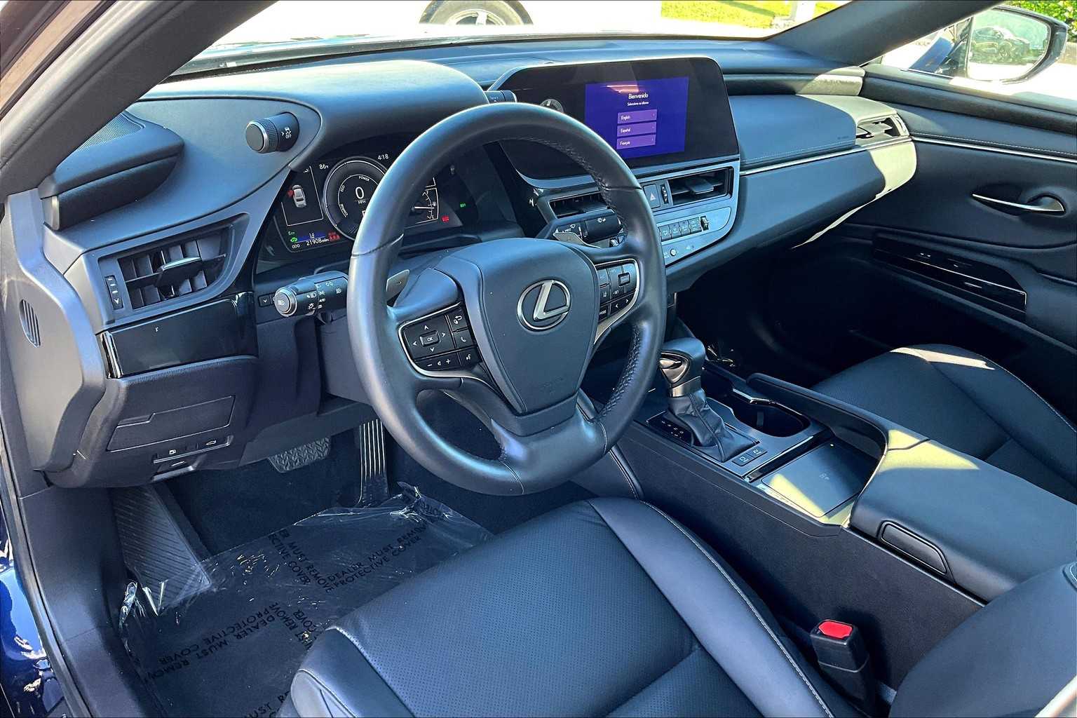 2023 Lexus ES 300h photo 13