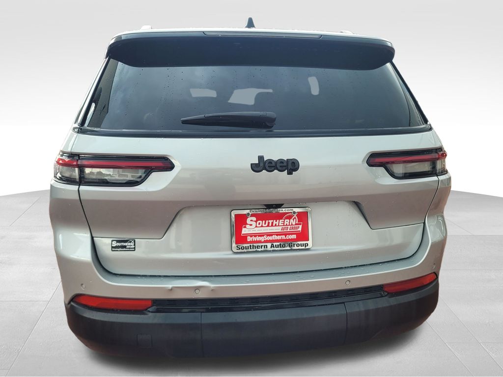 2024 Jeep Grand Cherokee Altitude photo 4