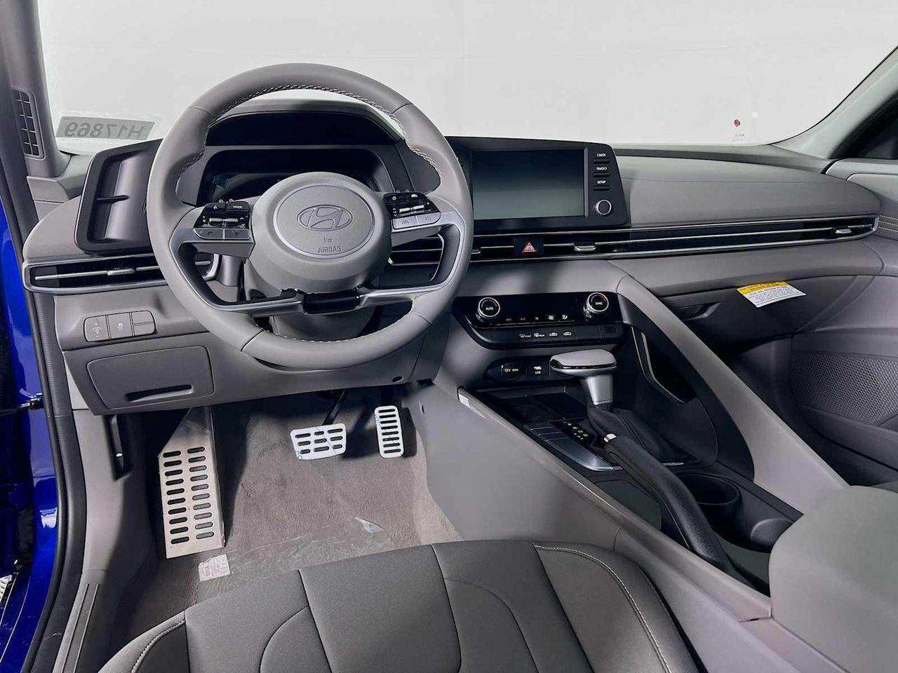 2025 Hyundai Elantra SEL Sport photo 6