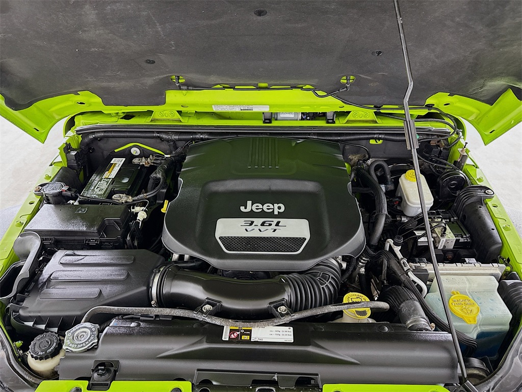 2013 Jeep Wrangler Rubicon photo 25