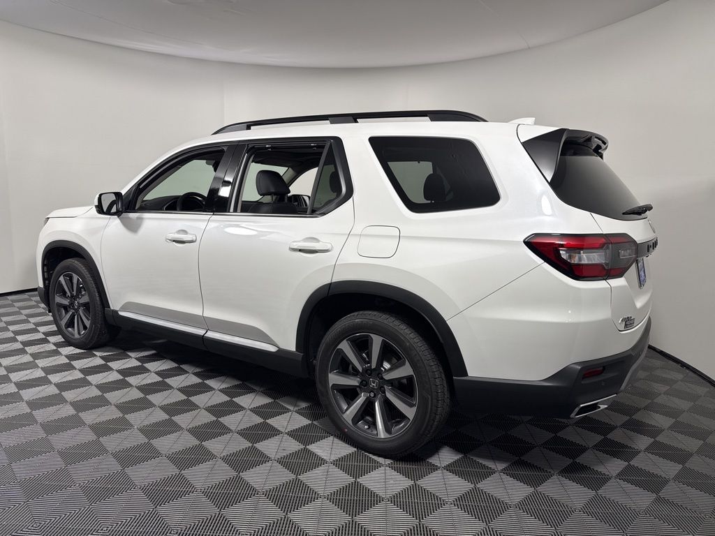 2025 Honda Pilot Touring photo 2