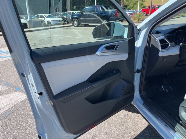 2025 Volkswagen Taos SE photo 4