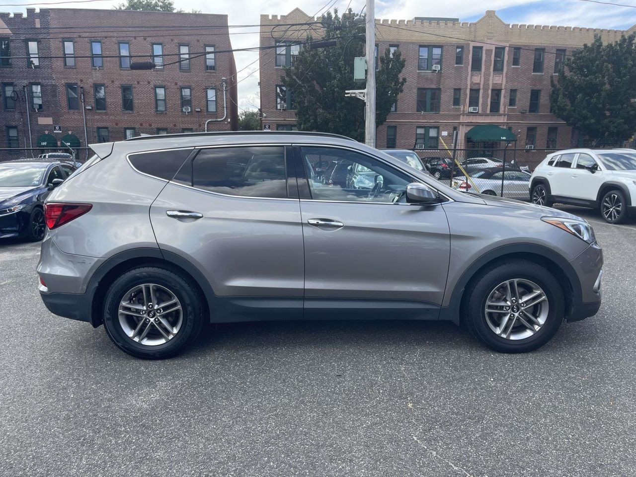 2017 Hyundai Santa Fe Sport photo 2