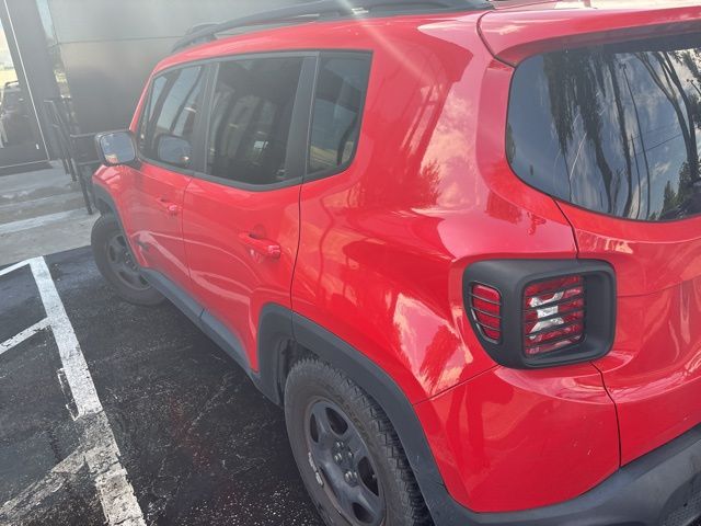 2016 Jeep Renegade Sport photo 3