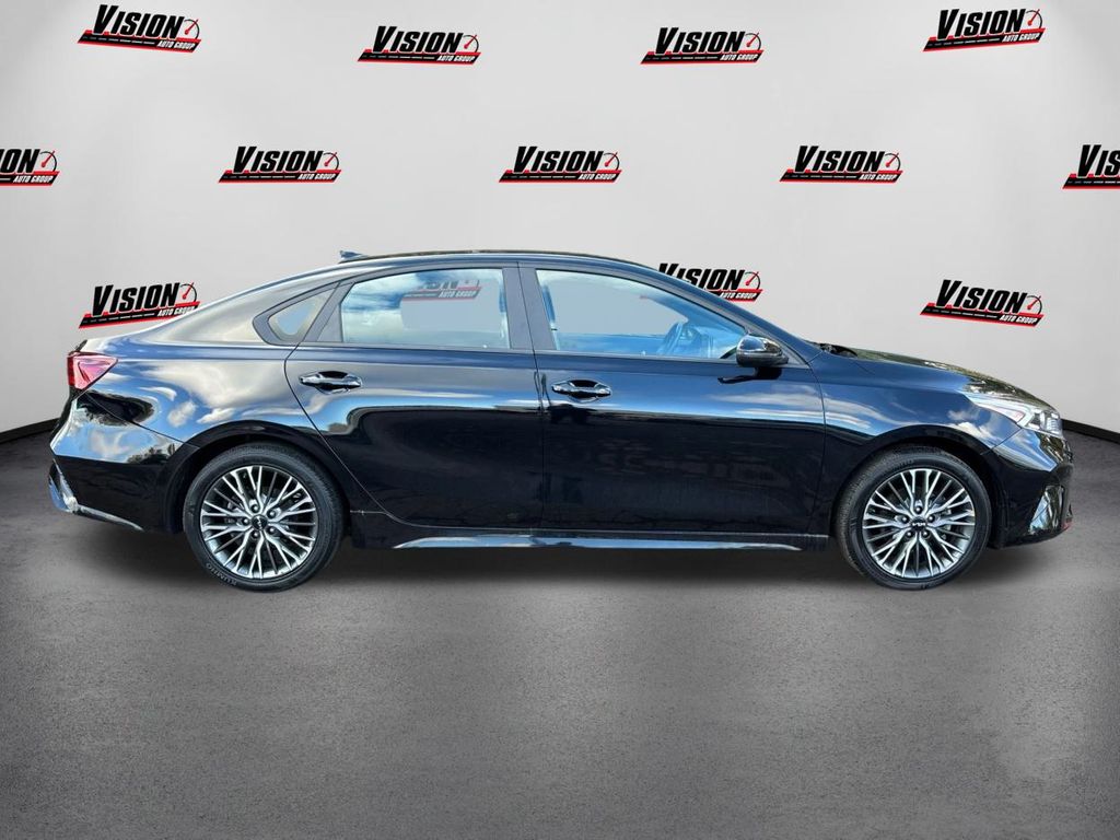 2023 Kia Forte GT-Line photo 4
