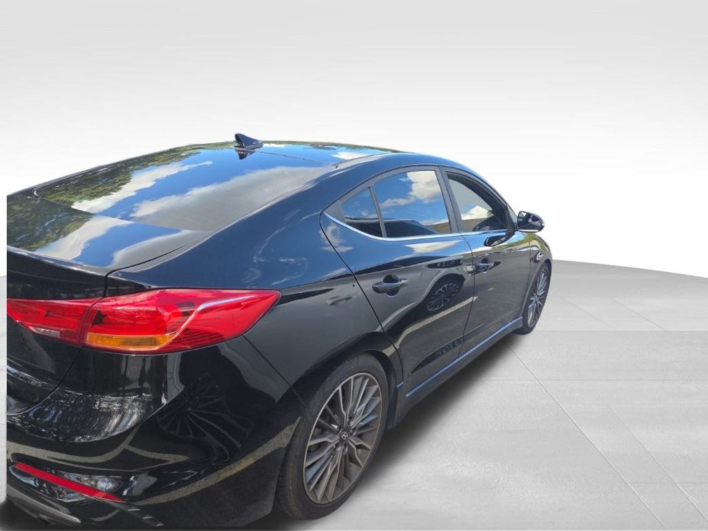 2017 Hyundai Elantra Sport photo 3
