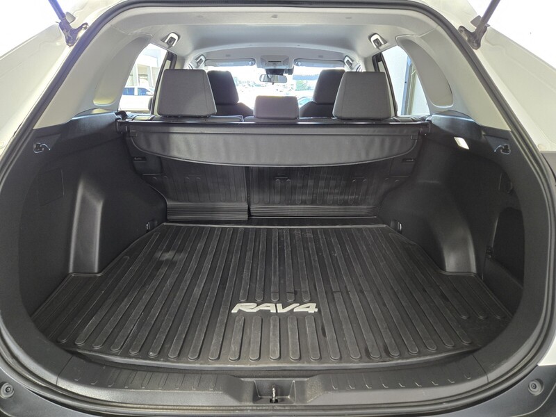 2023 Toyota RAV4 XLE photo 13