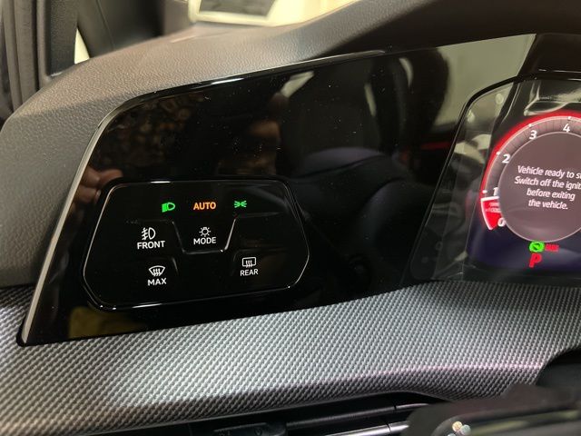 2025 Volkswagen Golf GTI SE photo 18