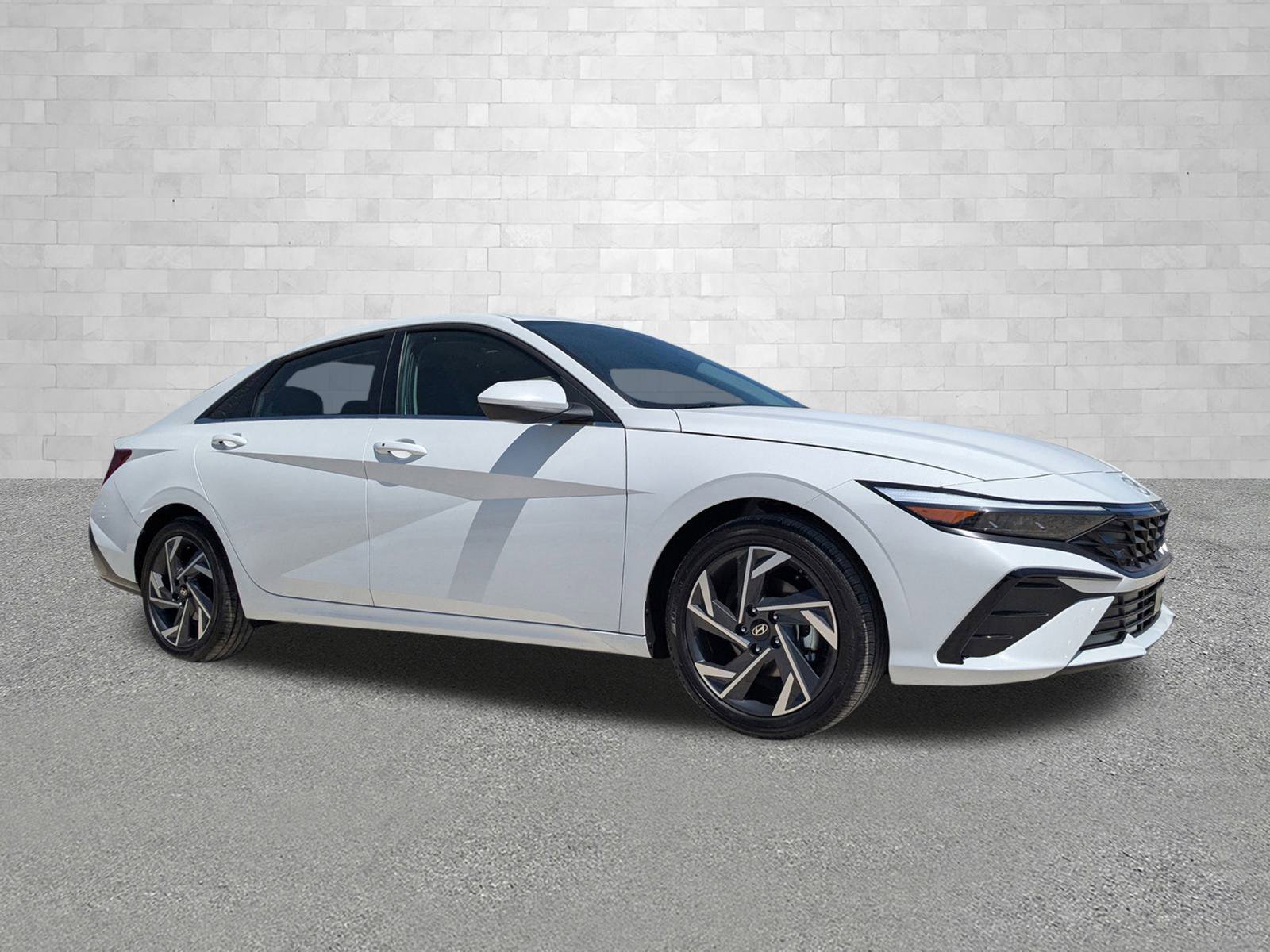 2025 Hyundai Elantra SEL's photo