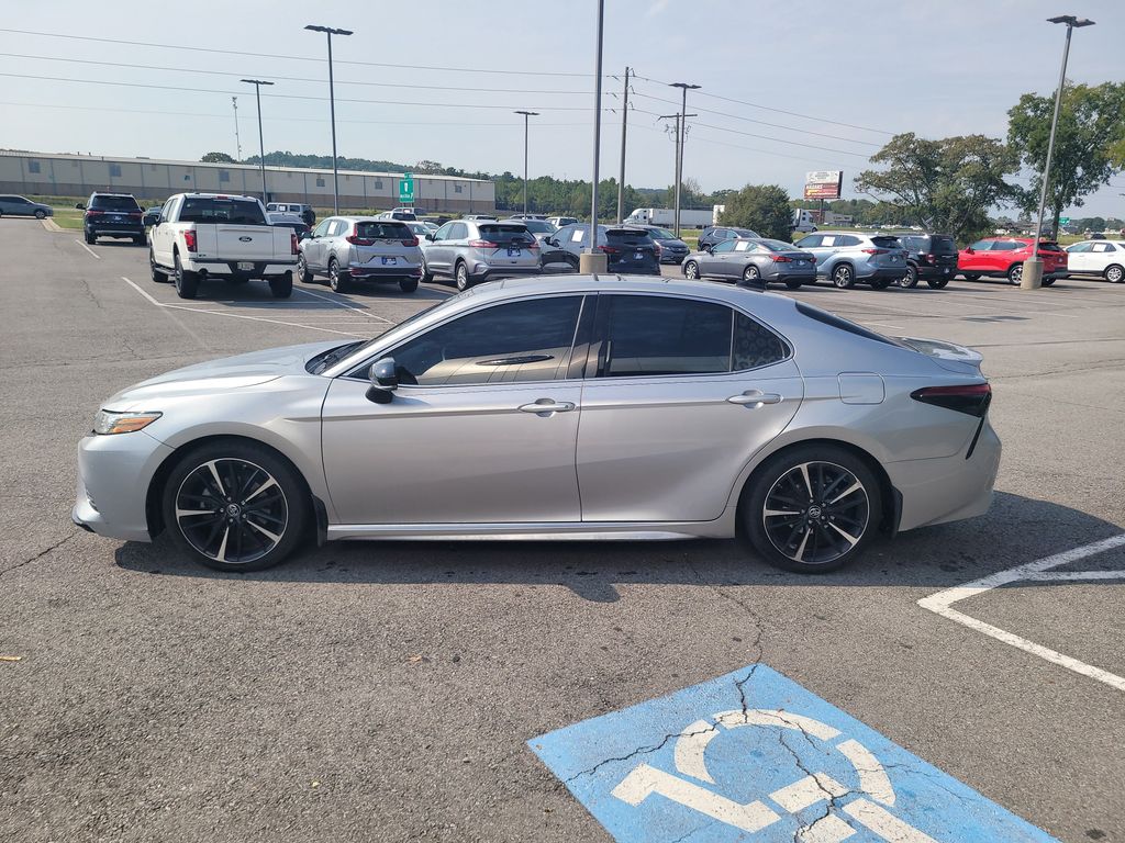2019 Toyota Camry XSE photo 5