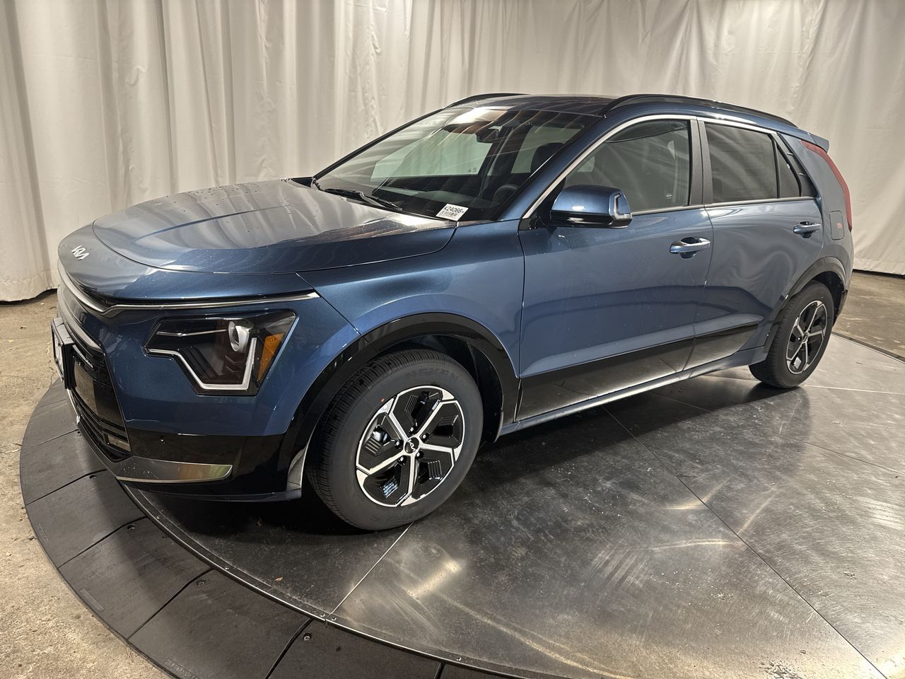 2025 Kia Niro SX's photo