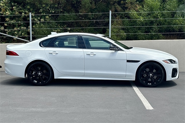 2024 Jaguar XF P250 R-Dynamic SE photo 6