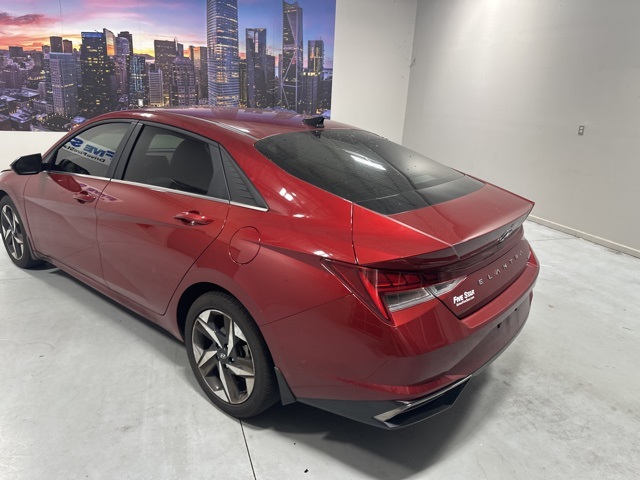 2023 Hyundai Elantra Limited photo 5