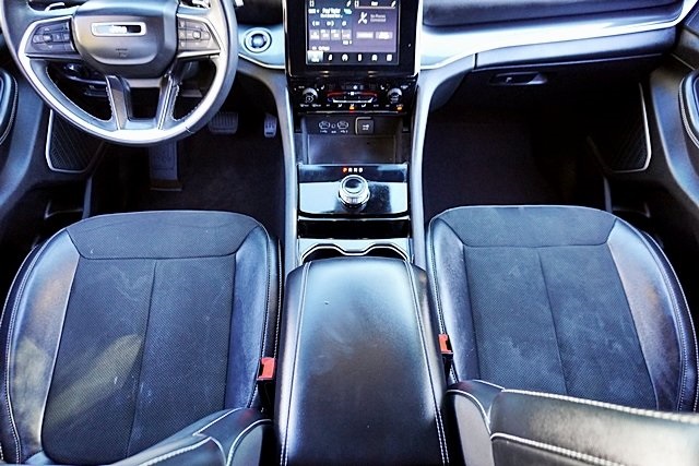 Used 2021 Silver Jeep Altitude image 22