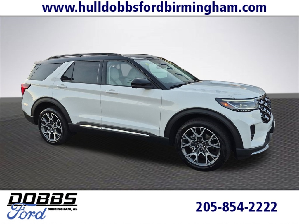 2025 Ford Explorer Platinum's photo
