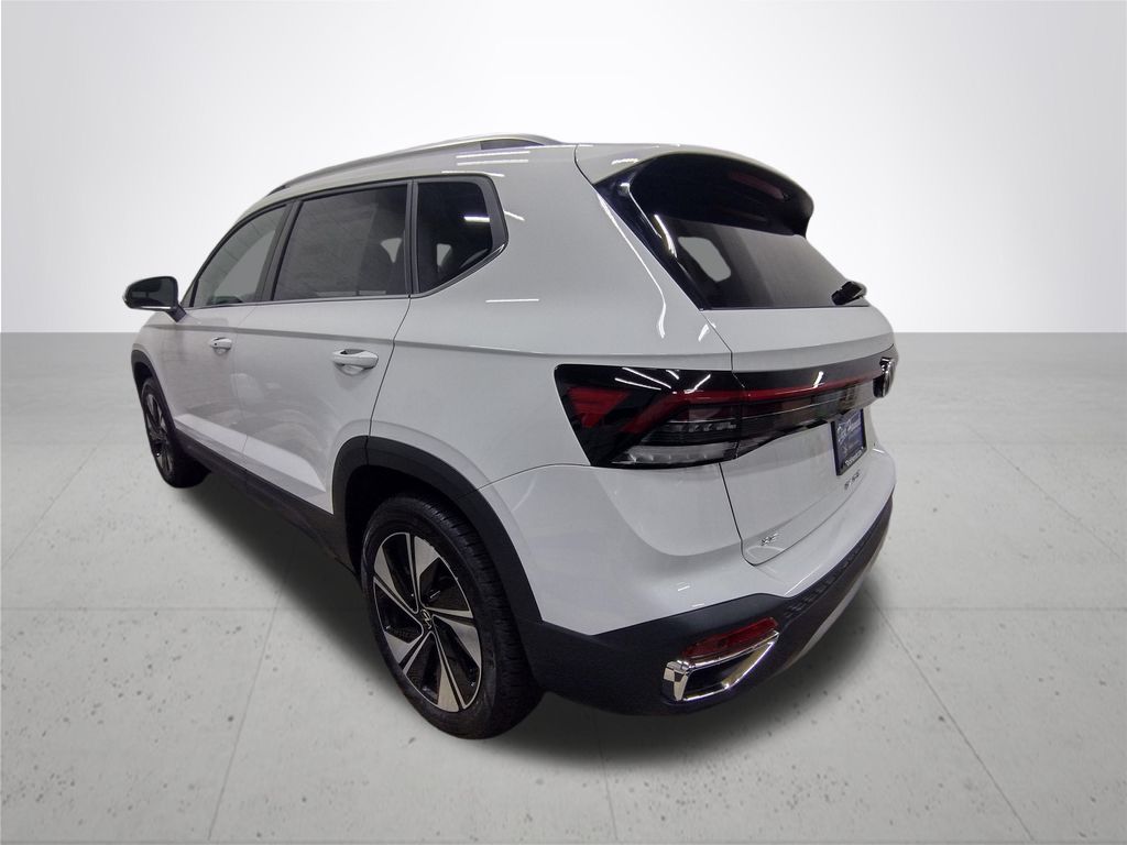 2025 Volkswagen Taos SE photo 10