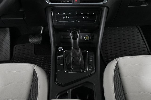 2025 Volkswagen Taos SE photo 8