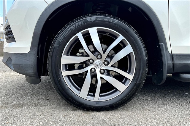 2016 Honda Pilot Elite photo 8