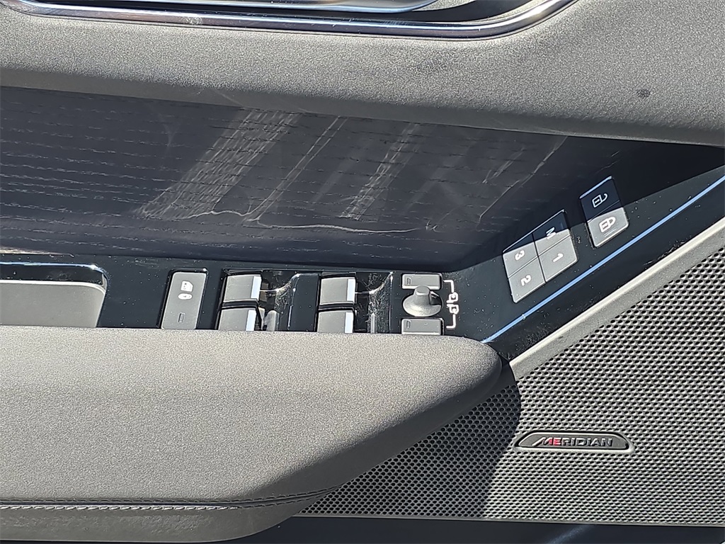 2025 Land Rover Range Rover Velar S photo 27