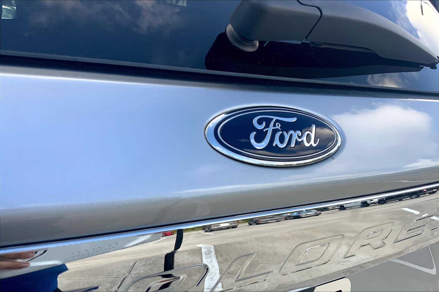 2022 Ford Explorer Base photo 25