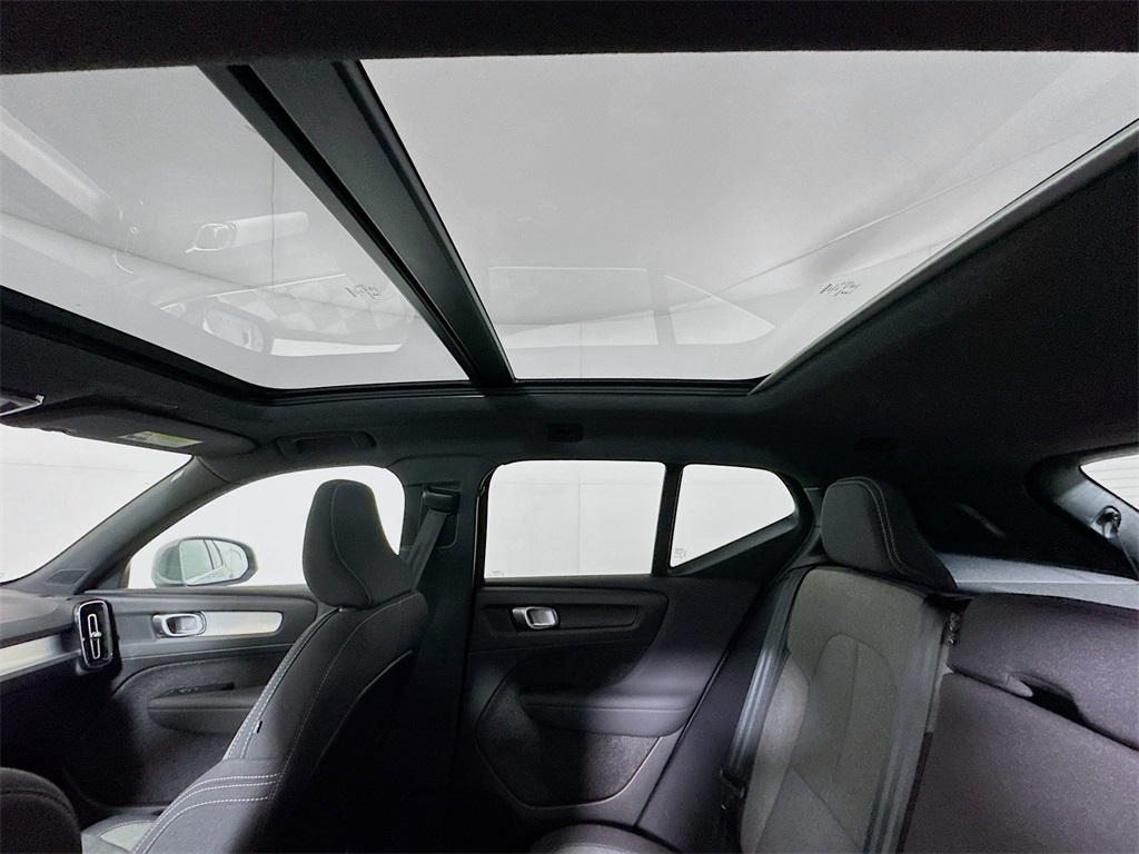 2025 Volvo XC40 Core photo 15