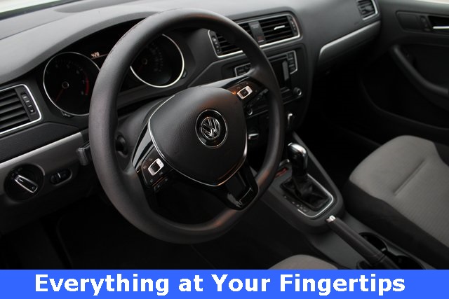 2017 Volkswagen Jetta 1.4T S photo 2