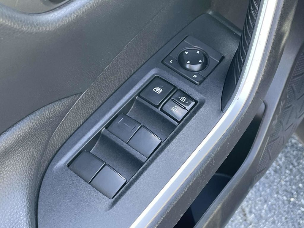2020 Toyota RAV4 XLE photo 24