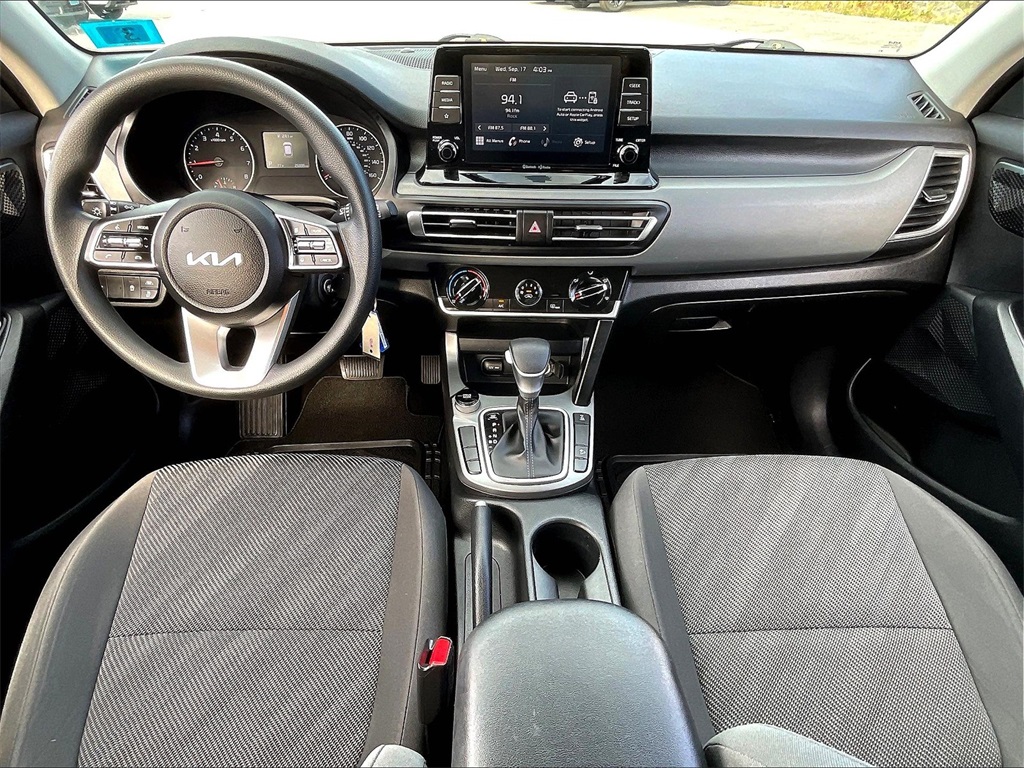 2023 Kia Seltos LX photo 18
