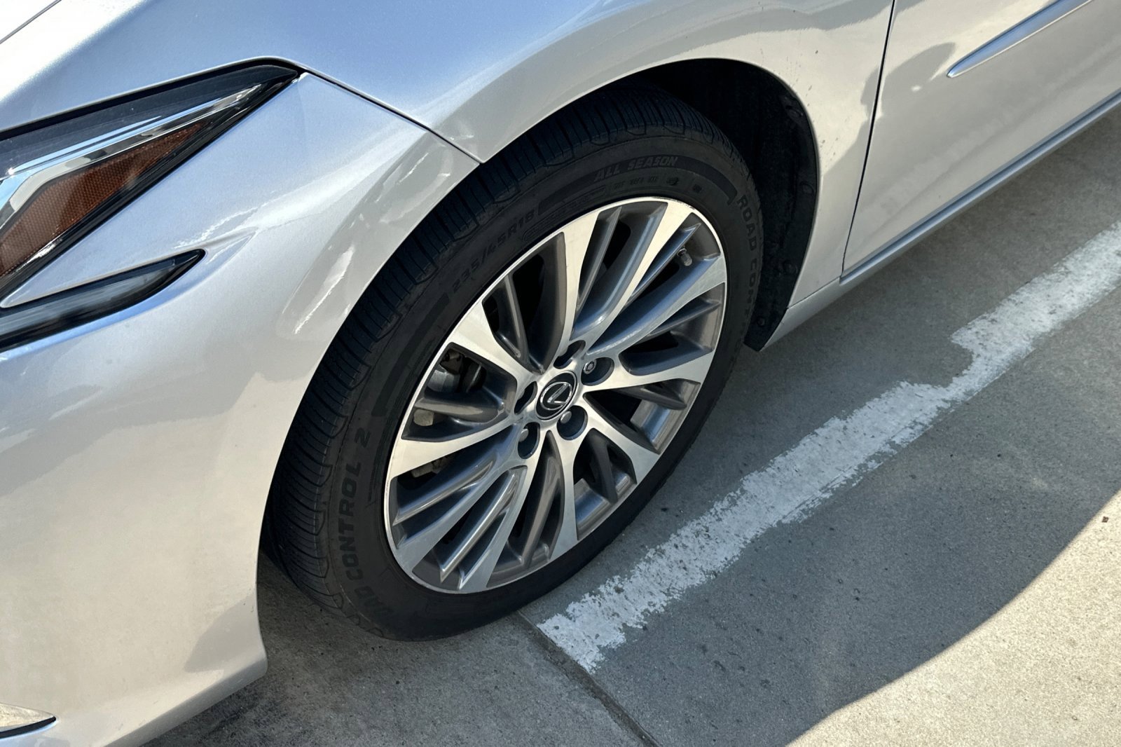 2020 Lexus ES 300h photo 8