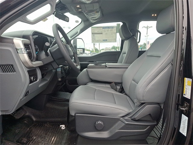 2025 Ford F-350 XL photo 8
