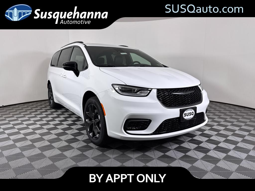 2026 Chrysler Pacifica Limited's photo