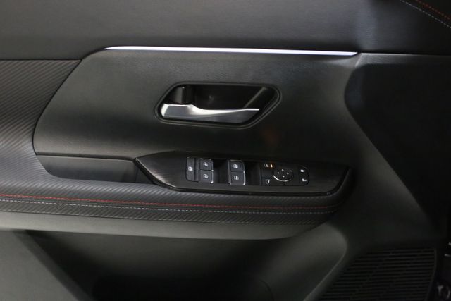 2025 Nissan Kicks SR photo 7
