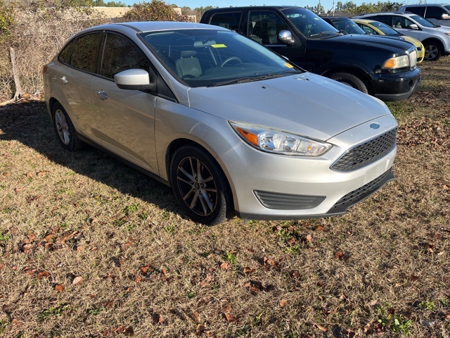 2018 Ford Focus SE's photo