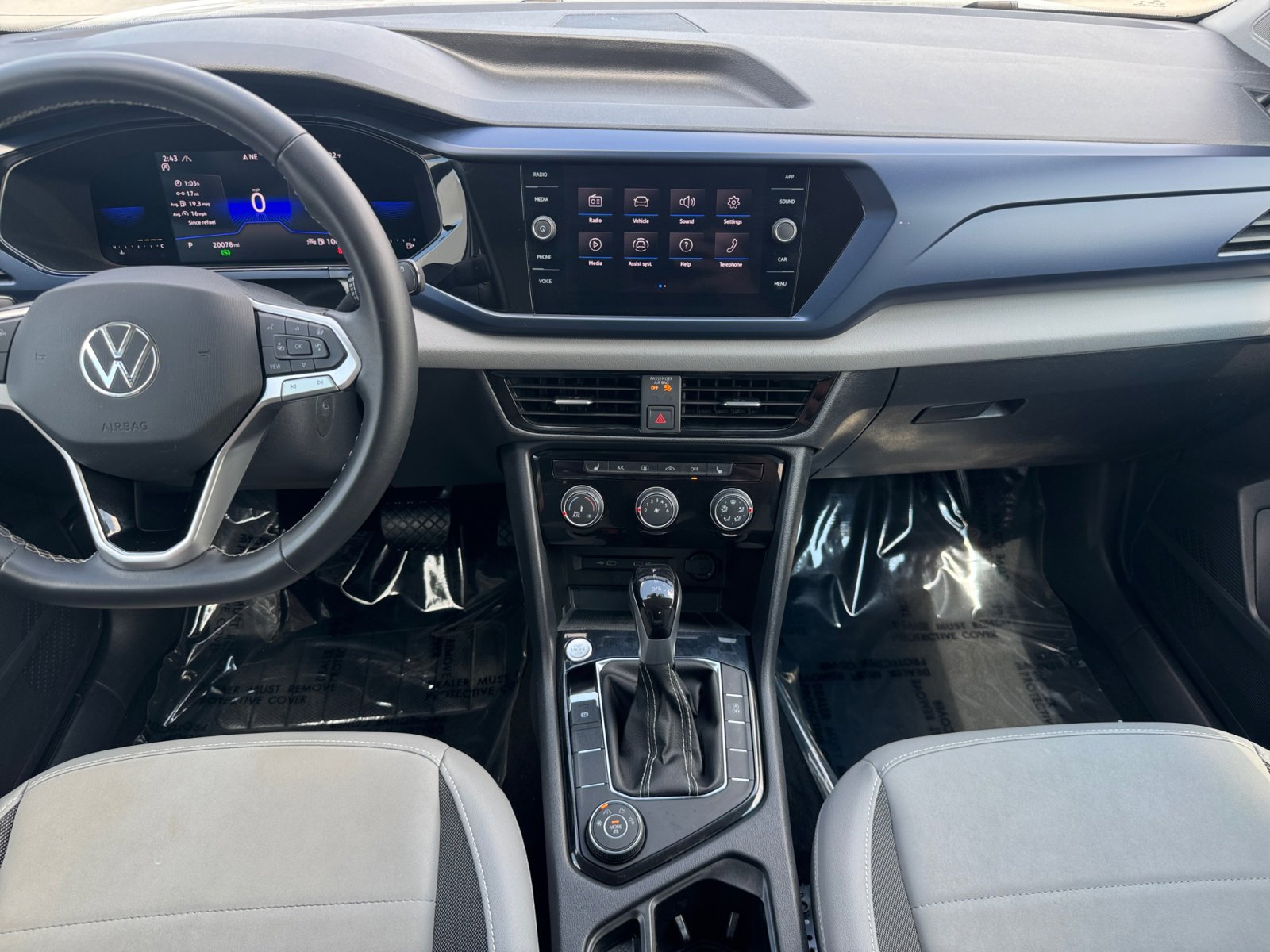 2023 Volkswagen Taos SE photo 4