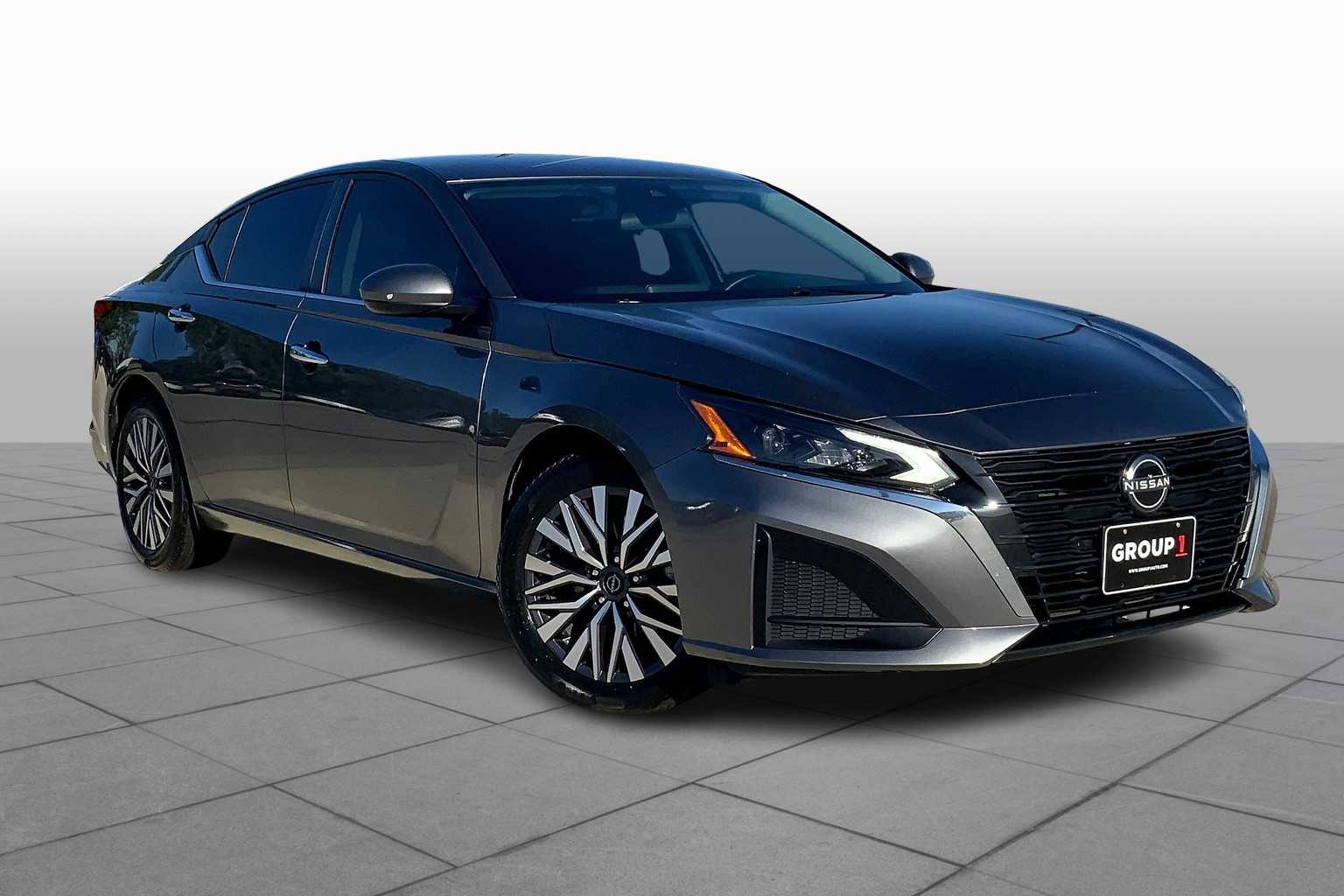 2023 Nissan Altima 2.5 SV photo 2